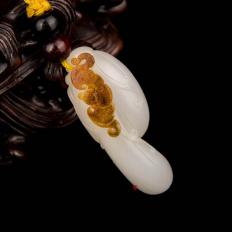 新疆和田玉红皮羊脂白玉籽玉挂件 四季有福 5克