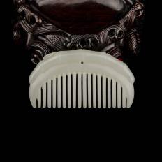 新疆和田玉洒金皮白玉籽玉挂件 梳子 28克