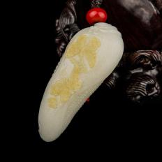 新疆和田玉洒金皮白玉籽玉挂件 翩翩起舞 46克