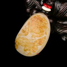 新疆和田玉红皮白玉籽玉挂件 化蝶 14克