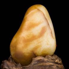 新疆和田玉红沁羊脂白玉籽玉原石 700克