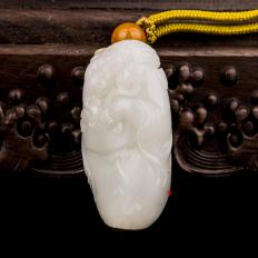 新疆和田玉红皮白玉籽玉 财神