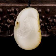 穆宇静 新疆和田玉红皮白玉籽玉把件 达摩诵经 80克