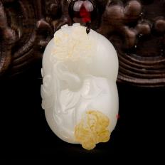 新疆和田玉黄皮一级白玉籽玉挂件 蝶恋果 17克