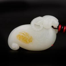 新疆和田玉黄皮白玉籽玉挂件 洋洋得意 26克