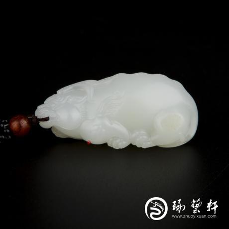 【琢艺轩】新疆和田玉黄皮羊脂白玉籽玉挂件 貔貅 24.5克