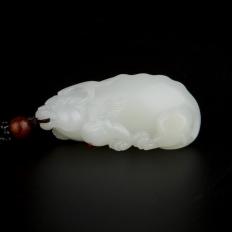 新疆和田玉黄皮羊脂白玉籽玉挂件 貔貅 24.5克