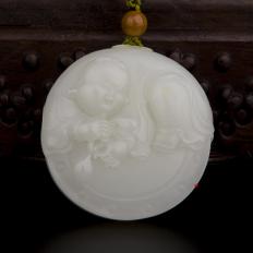 新疆和田玉黄皮白玉籽玉把件 童子击鼓 106克