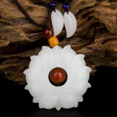 穆宇静 新疆和田玉白皮一级白玉籽玉挂件 莲花 60.9克