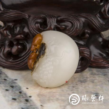 【琢艺轩】俄罗斯玉红皮黑皮双色籽玉挂件 安居乐业 16.8克