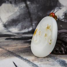 穆宇静新疆和田玉黄皮羊脂白玉籽玉把件 仿古龙 76.2克