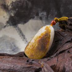 新疆和田玉秋梨皮白玉籽玉挂件 国色 45克