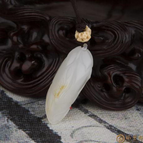 【琢艺轩】新疆和田玉黄皮羊脂白玉籽玉挂件 兰花 5.4克