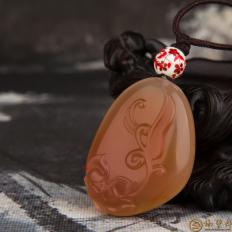 四川凉山南红玛瑙锦红飘花挂件 香尘 21.6克