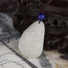 新疆和田玉白皮一级白玉籽玉挂件 荷花 8.6克