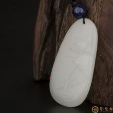 新疆和田玉白皮一级白玉籽玉玉牌 荷花 23.8克