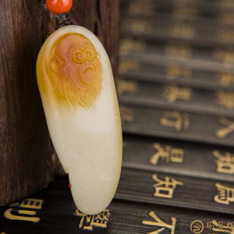 【琢艺轩】新疆和田红沁白玉籽玉挂件 美猴王 21克