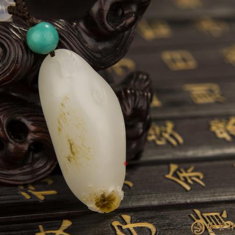 【琢艺轩】新疆和田秋梨皮一级白籽玉挂件 富甲天下 8克（客户代卖） 