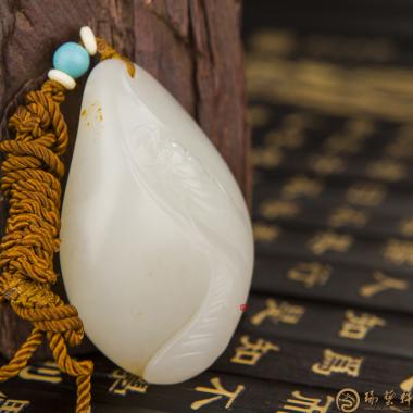 新疆和田黄皮白玉籽玉挂件 一鸣惊人 54克