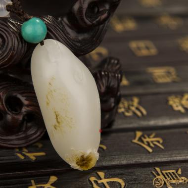 新疆和田秋梨皮一级白籽玉挂件 富甲天下 8克（客户代卖） 