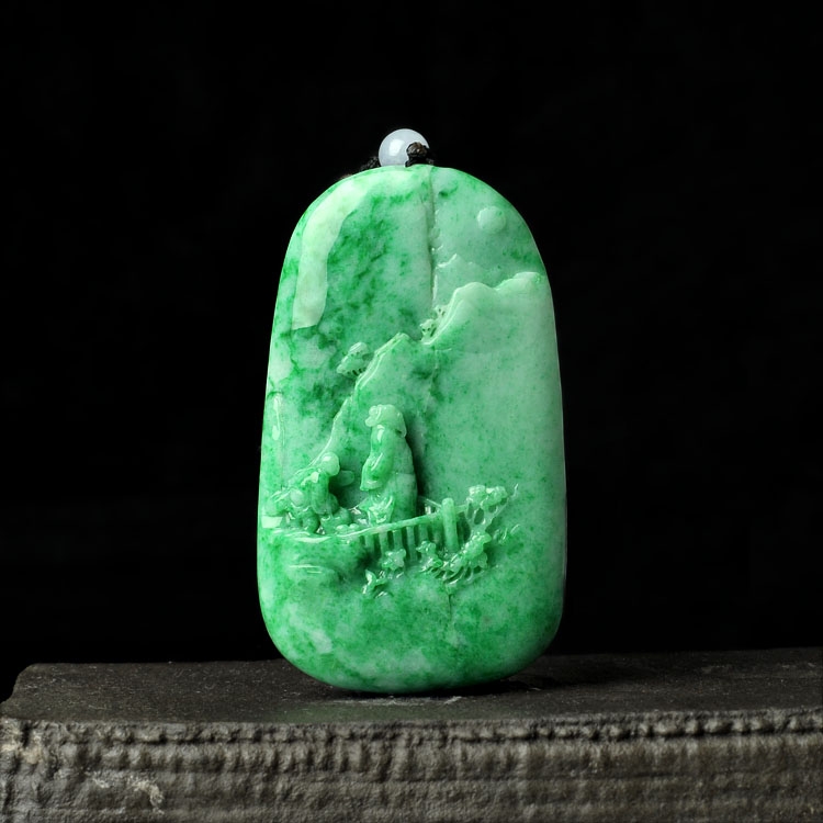 翡翠把件、和田玉把件哪个好?